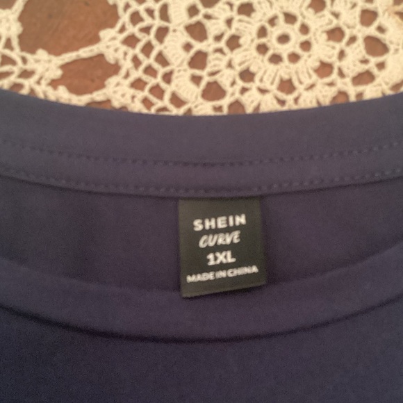 SHEIN 1XL, Statement Tee, Navy excellent shape - Picture 5 of 8